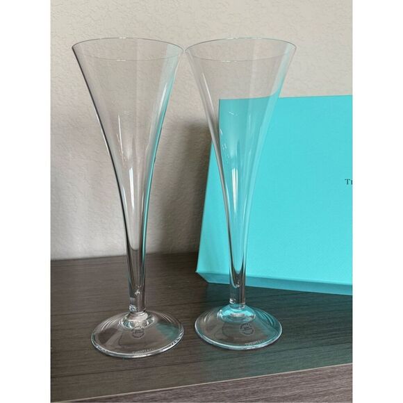 New in Box Tiffany & Co. Crystal Trumpet Champagne Flutes Set of 2 - Picture 2 of 5